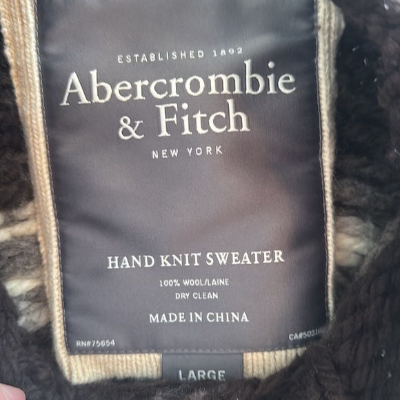 Abercrombie Men’s Hand Knit Sweater - Picture 2 of 3